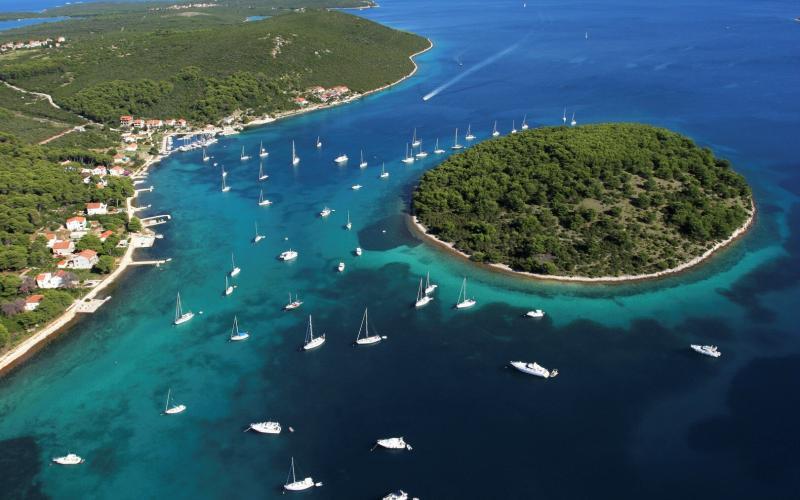 Vacanza in Barca a Vela in Croazia: un Viaggio Lento tra Isole, Mare e Libertà